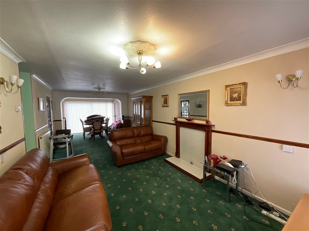 Property photo 2 of 12 Lounge*