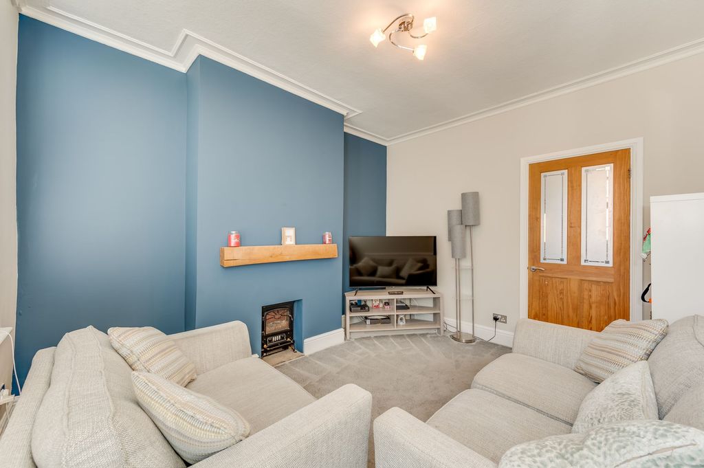 Property photo 3 of 18