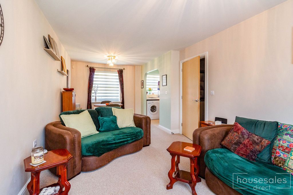 Property photo 3 of 8