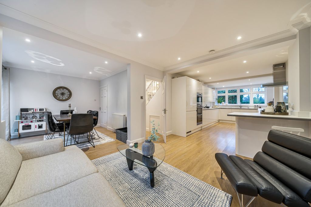 Property photo 2 of 23 Kitchen