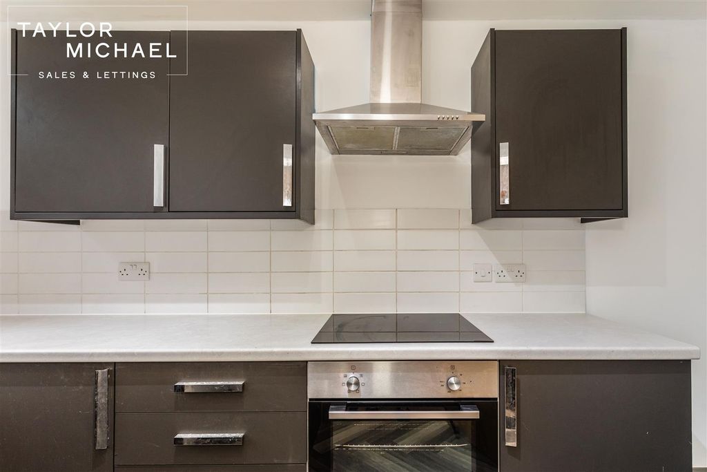 Property photo 3 of 16 Kitchen
