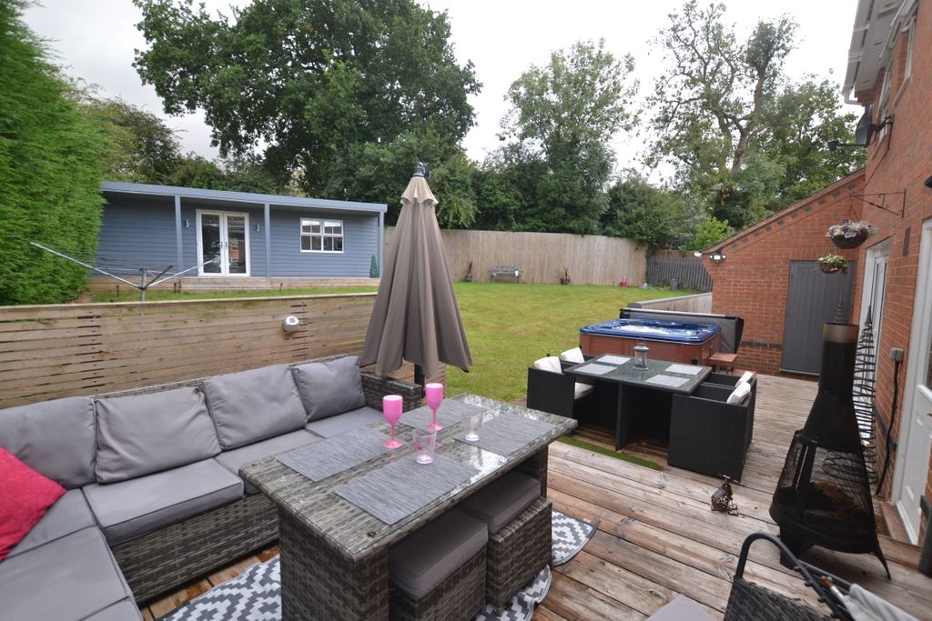 Property photo 1 of 32