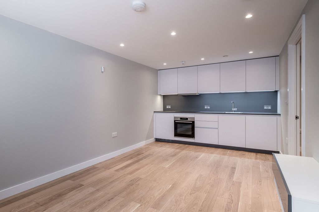 Property photo 1 of 18 Kitchen