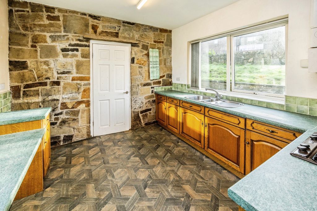 Property photo 2 of 18 Kitchen