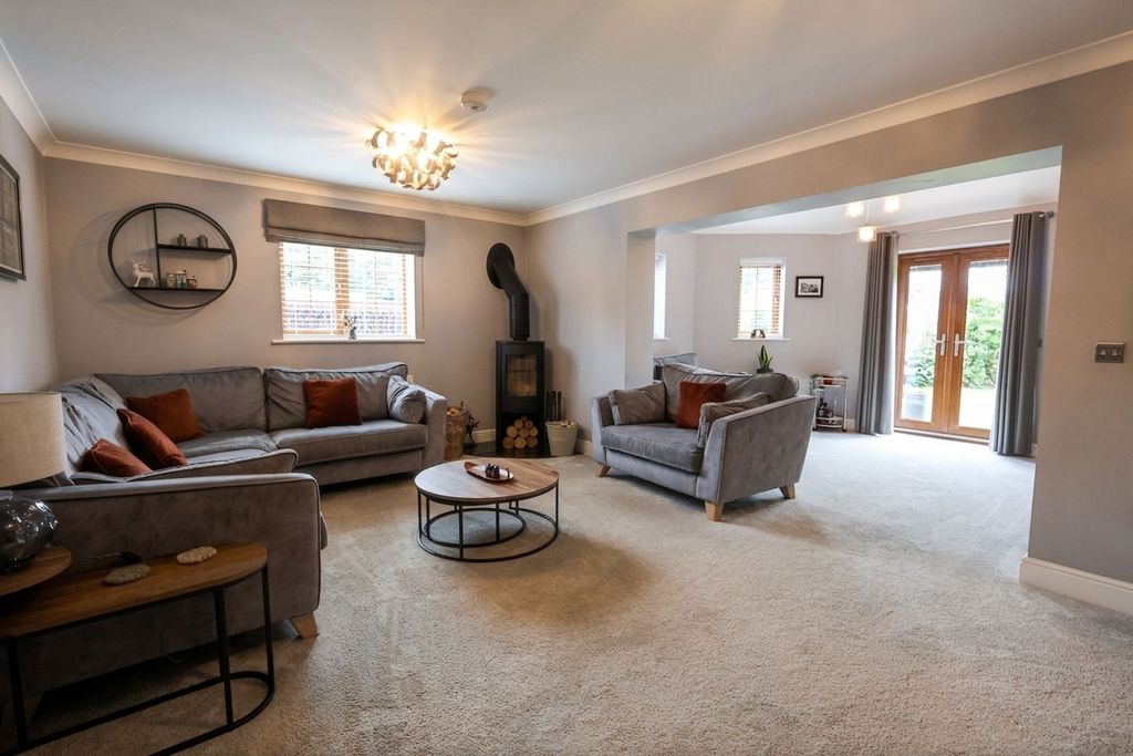 Property photo 2 of 31