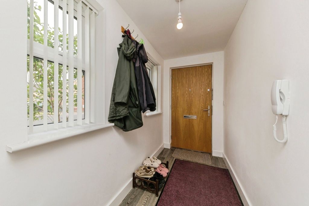 Property photo 2 of 17 Picture No. 24
