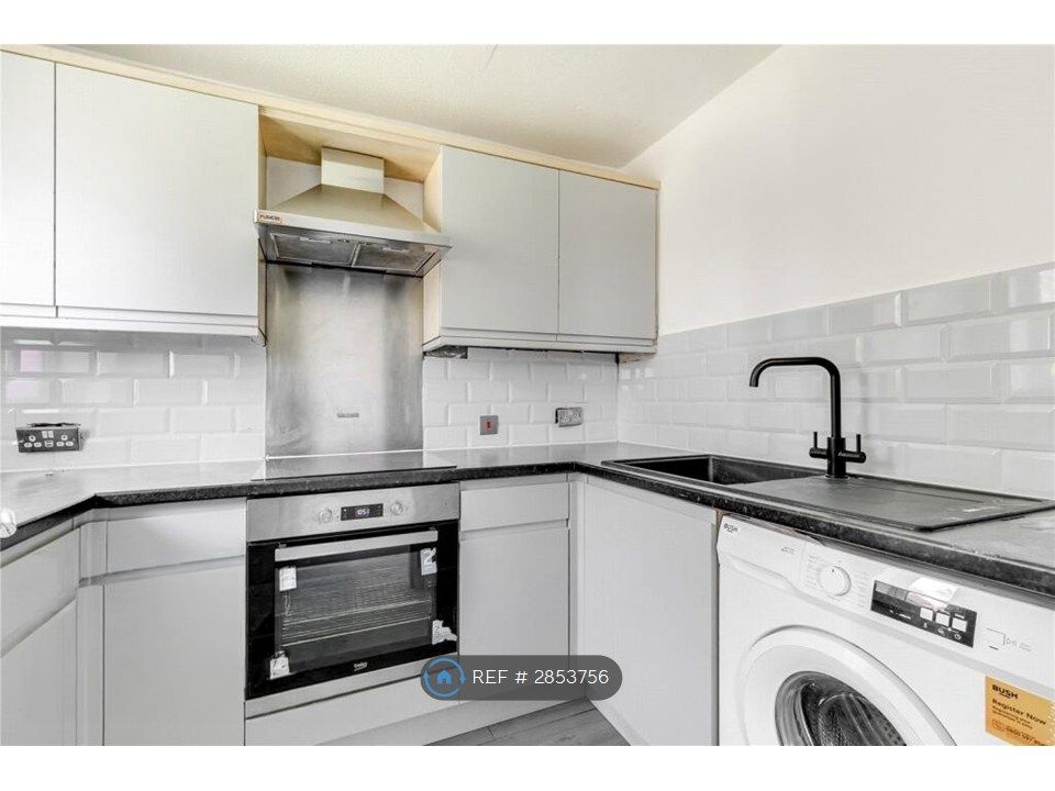 Property photo 3 of 8 Kitchen