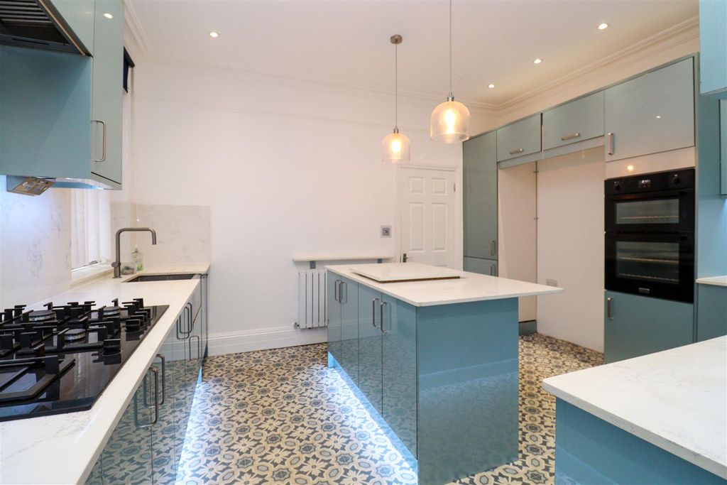 Property photo 3 of 29 Kitchen