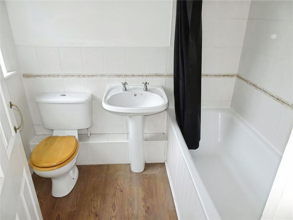 Property photo 2 of 8 Bathroom
