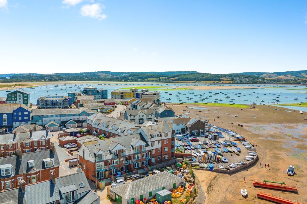 Property photo 2 of 39