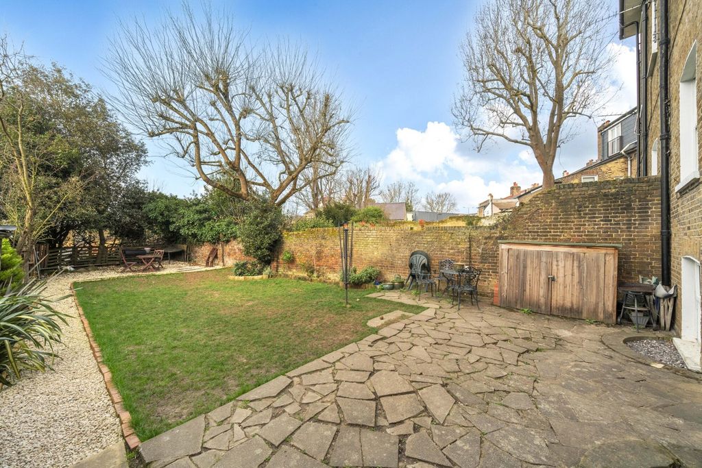 Property photo 2 of 23 Garden