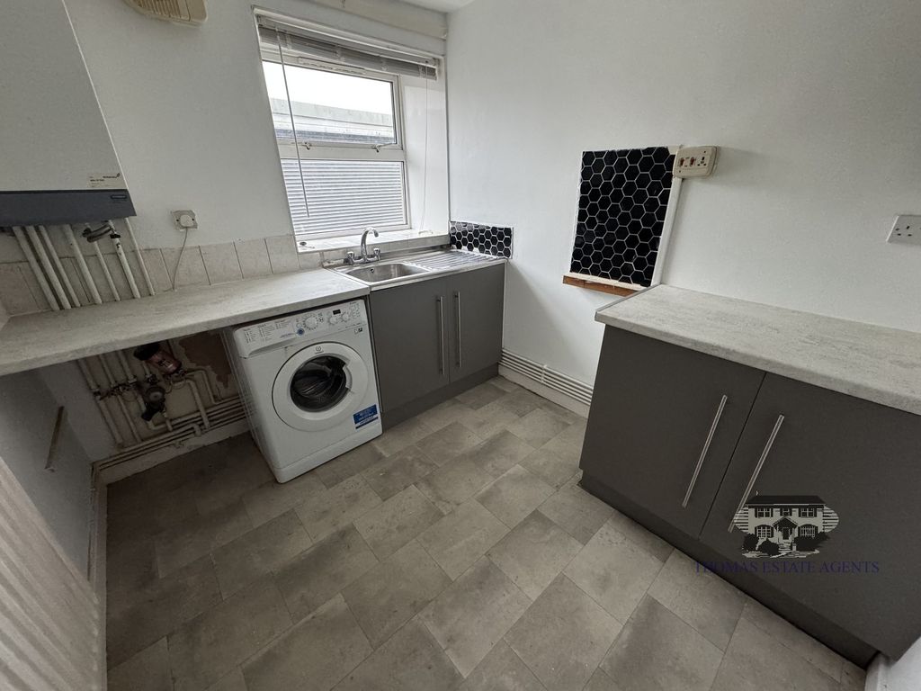 Property photo 2 of 5 Kitchen