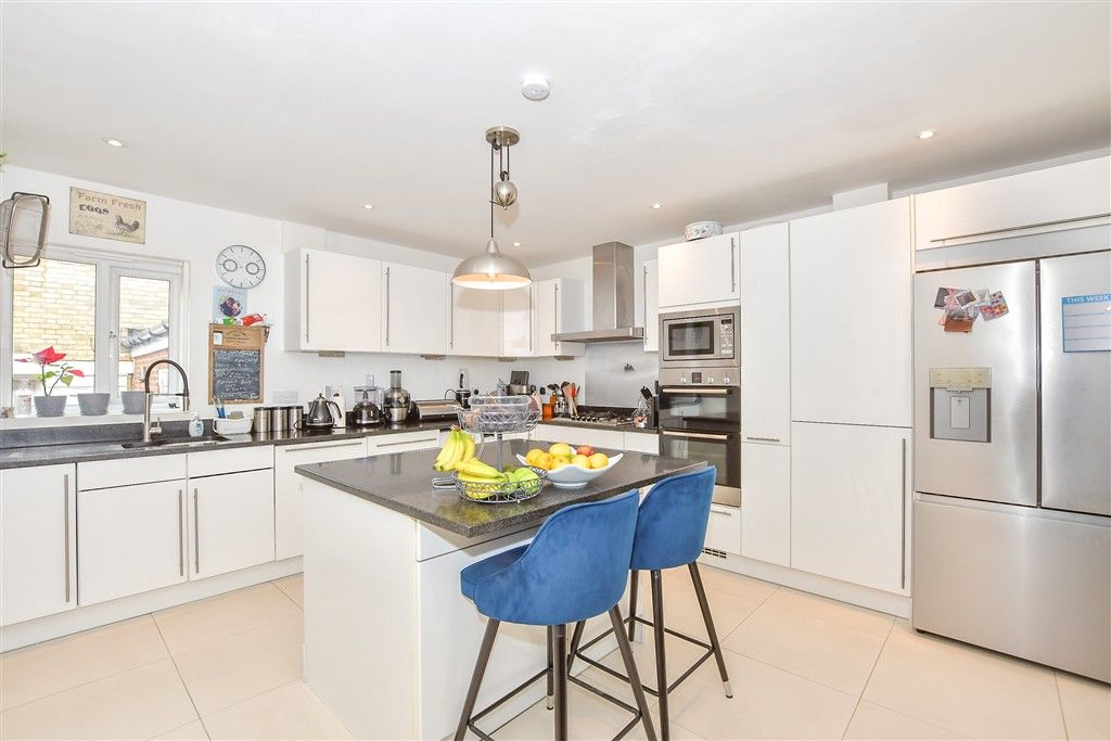 Property photo 2 of 10 Kitchen