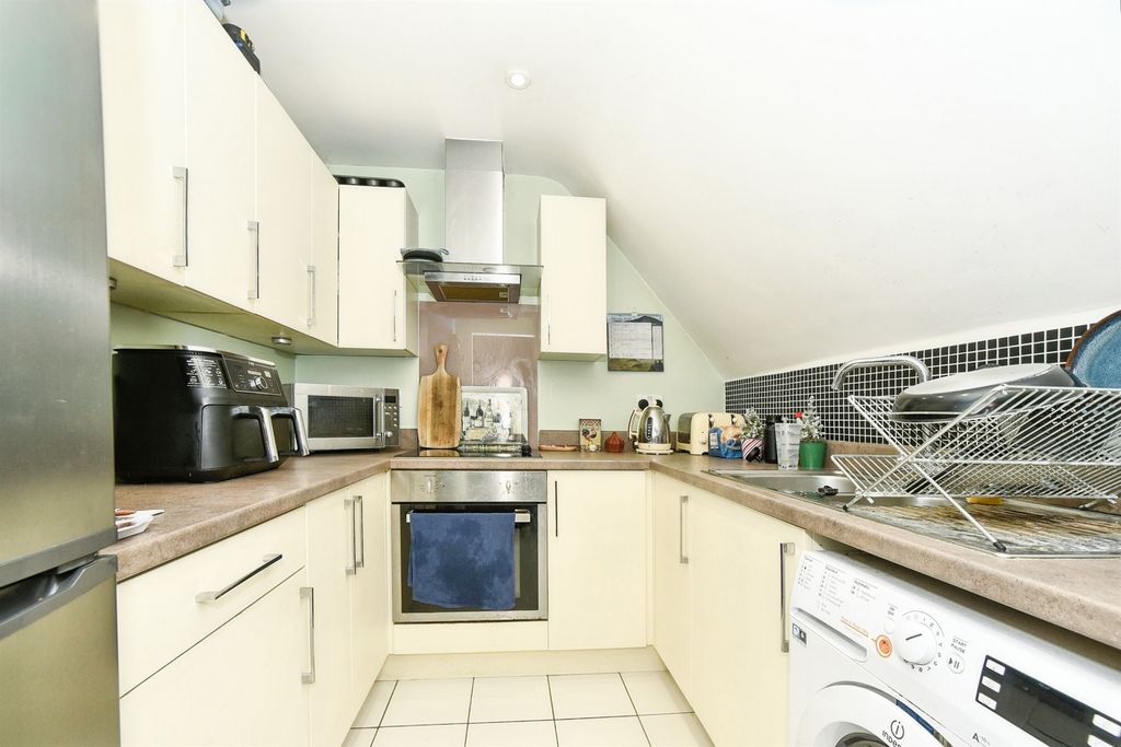 Property photo 2 of 20