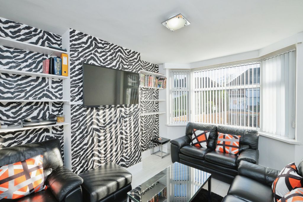 Property photo 2 of 32