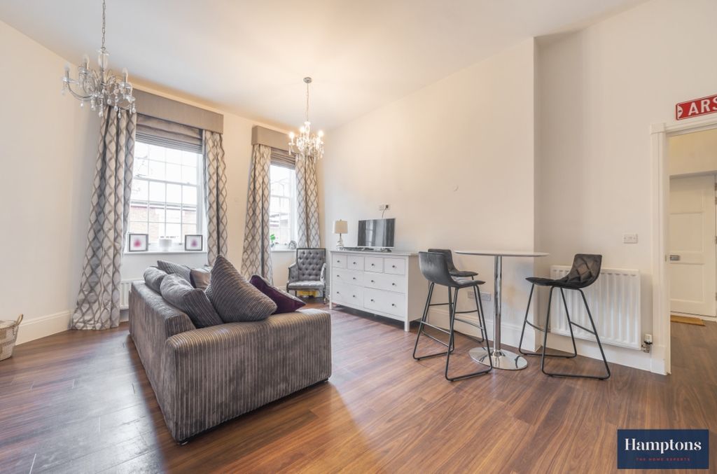 Property photo 3 of 7 Frinton Court