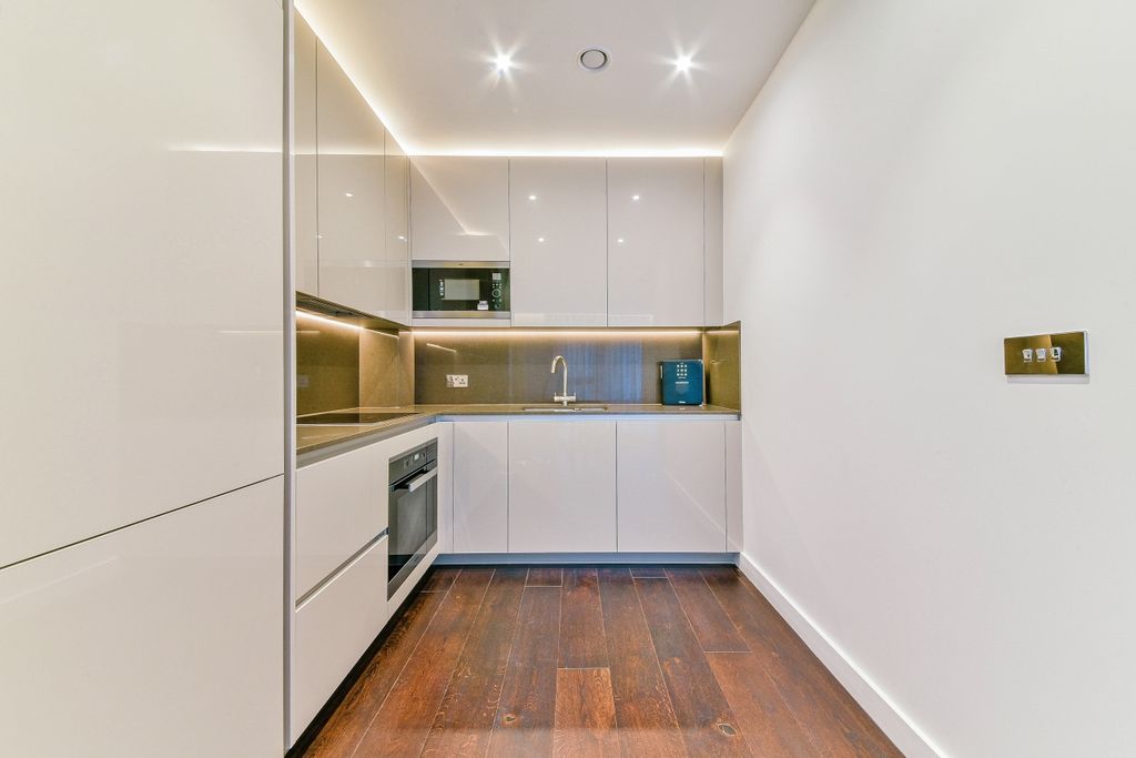 Property photo 2 of 10 Kitchen