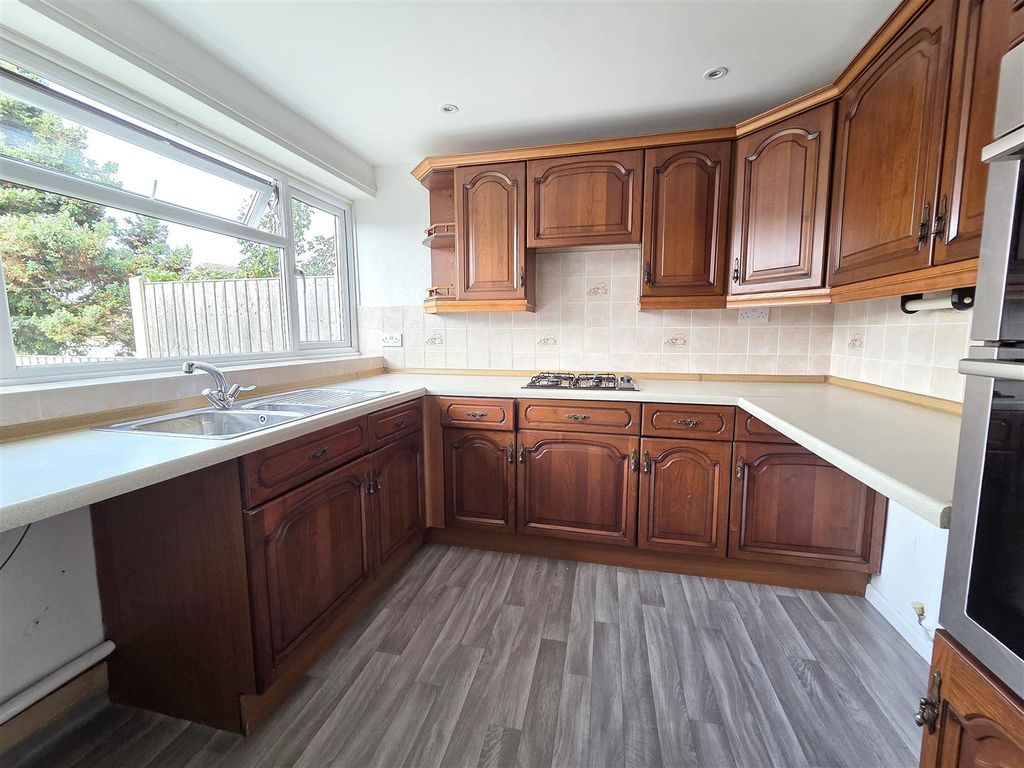 Property photo 3 of 13 Kitchen
