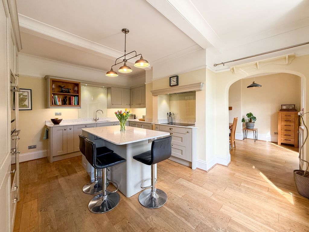 Property photo 2 of 39