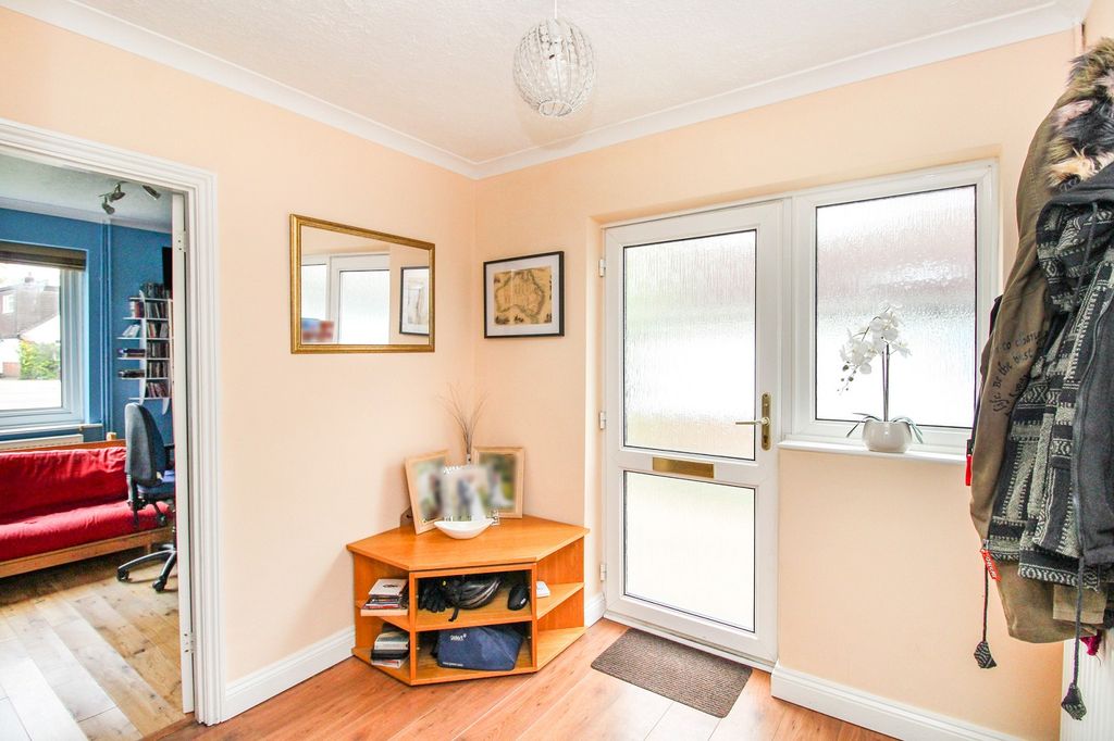 Property photo 2 of 13 Entrance Hall