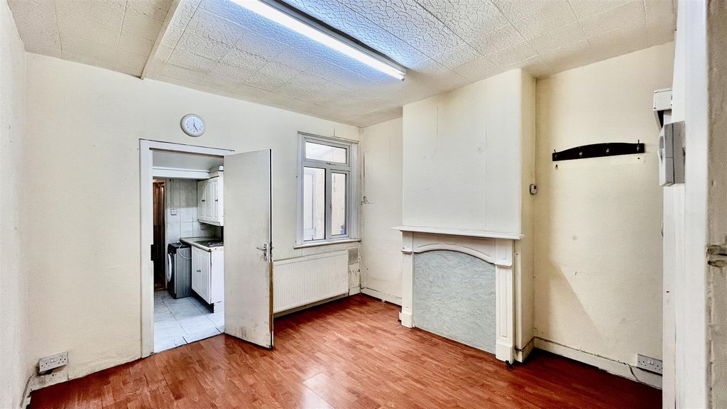 Property photo 2 of 8 Reception Room