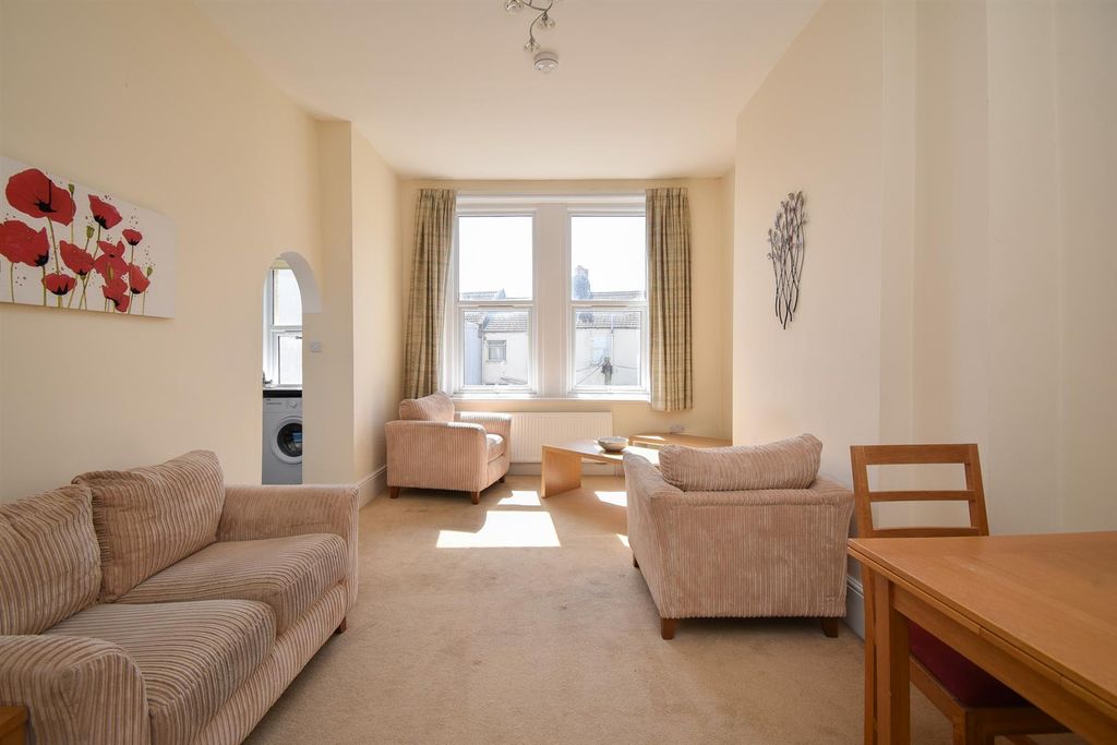 Property photo 2 of 10 Living Space