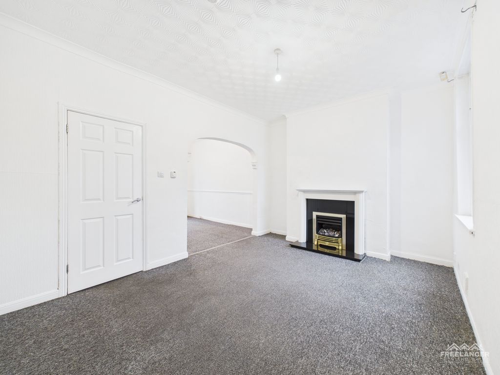 Property photo 3 of 13 Reception 2