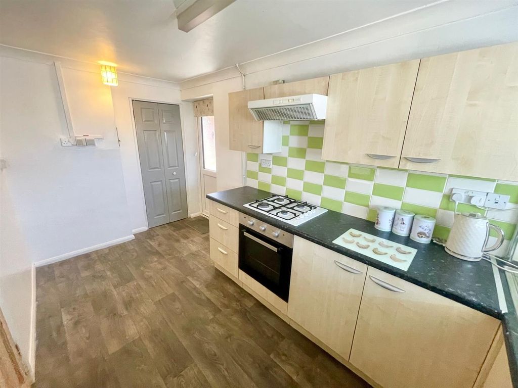 Property photo 3 of 11 Kitchen.Jpg