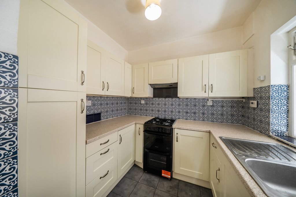Property photo 2 of 21 1463757-11-6A16Bf...