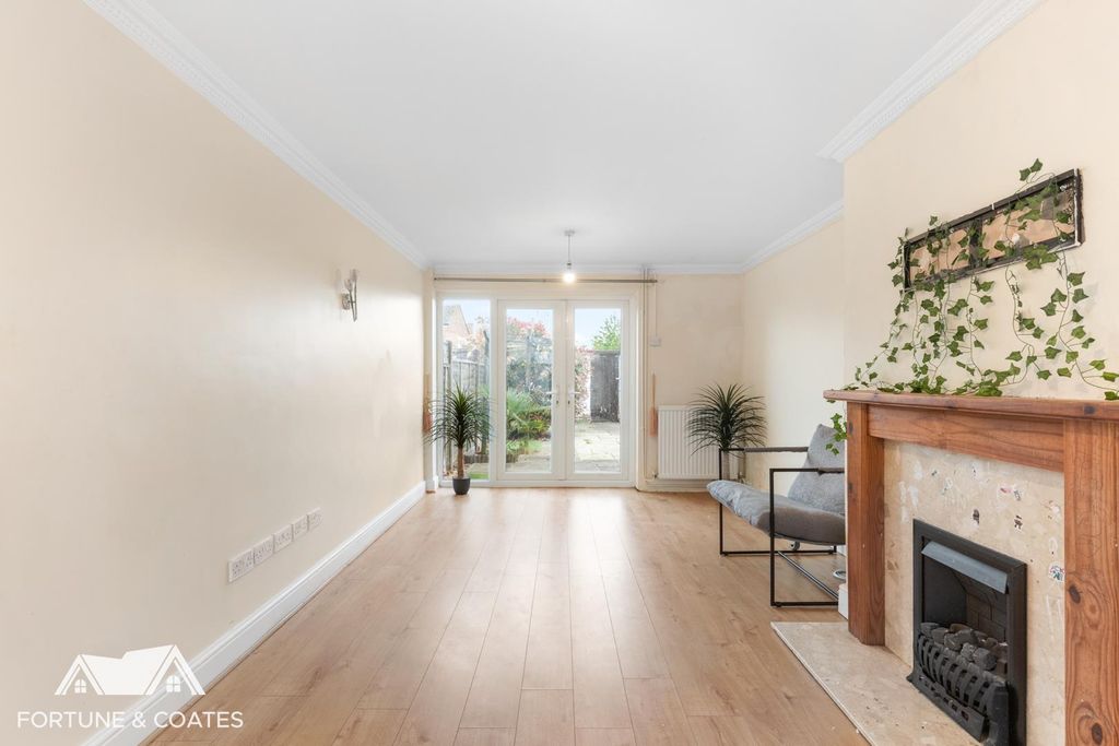 Property photo 2 of 26 Barnmead_17.Jpg