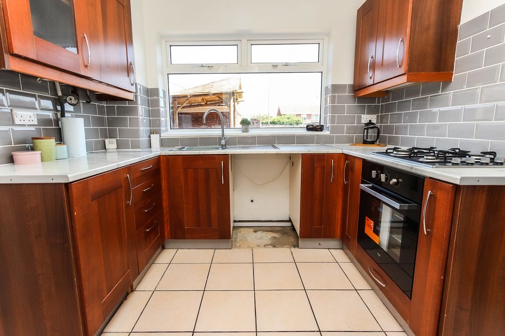 Property photo 2 of 14 Kitchen