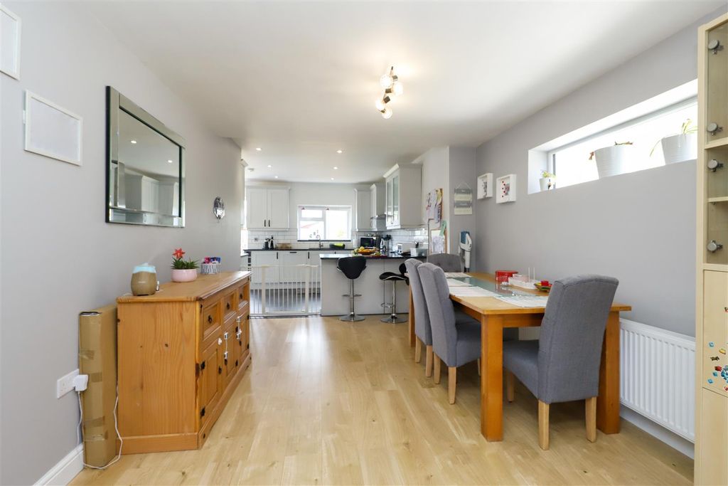 Property photo 3 of 20 Dining Area/ Kitchen
