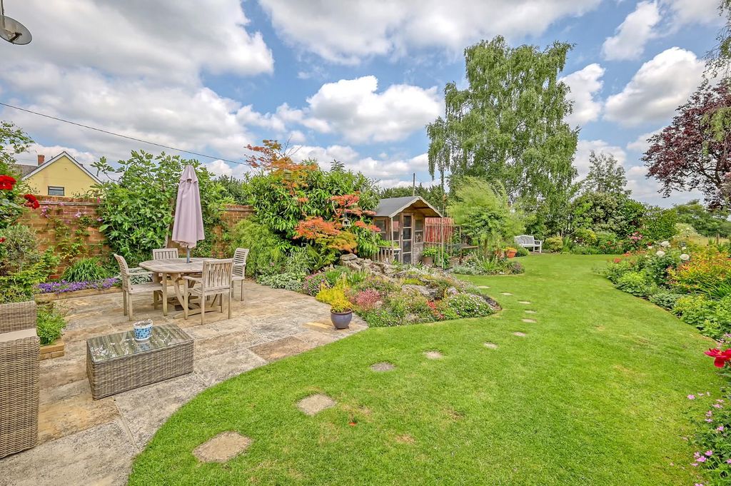 Property photo 3 of 27 Garden