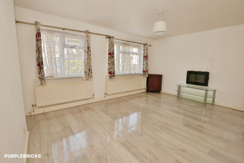 Property photo 2 of 22