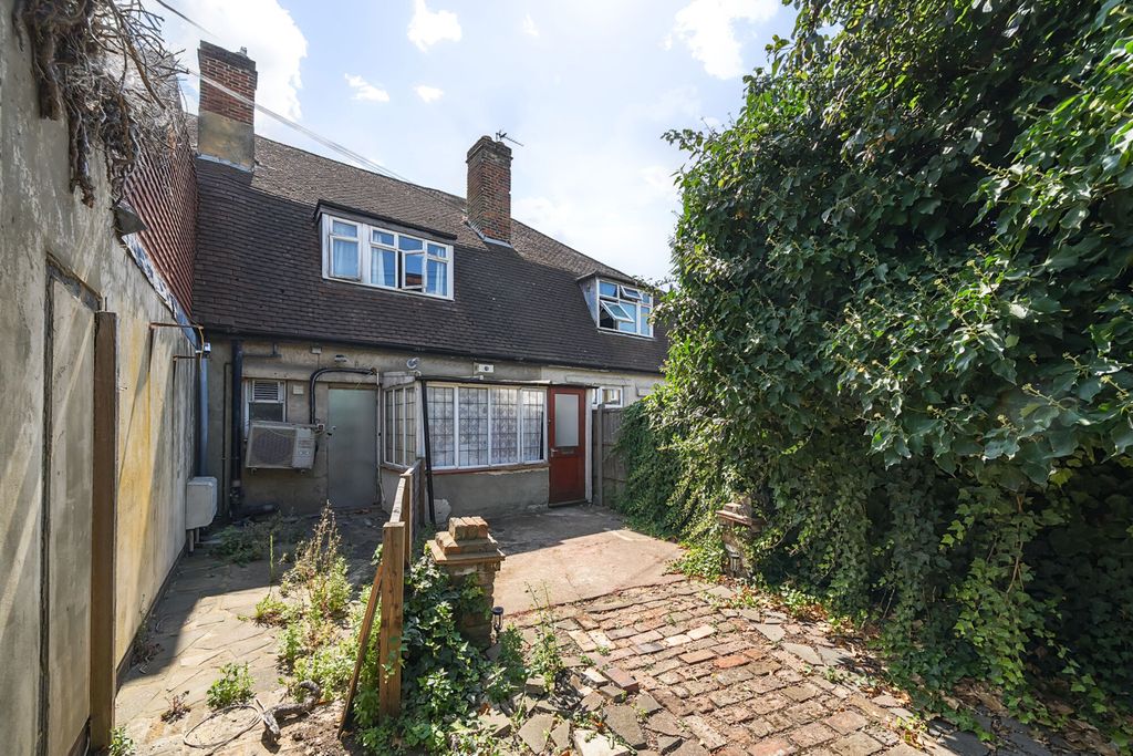 Property photo 1 of 12 External