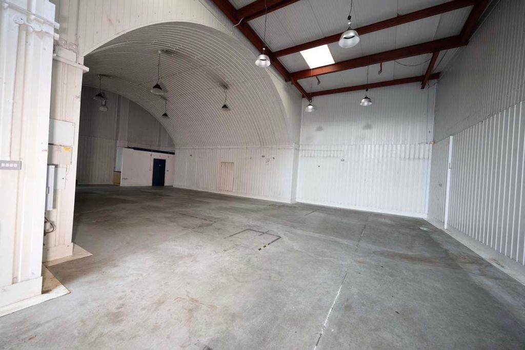 Property photo 3 of 6 An Empty Arch With White Lining