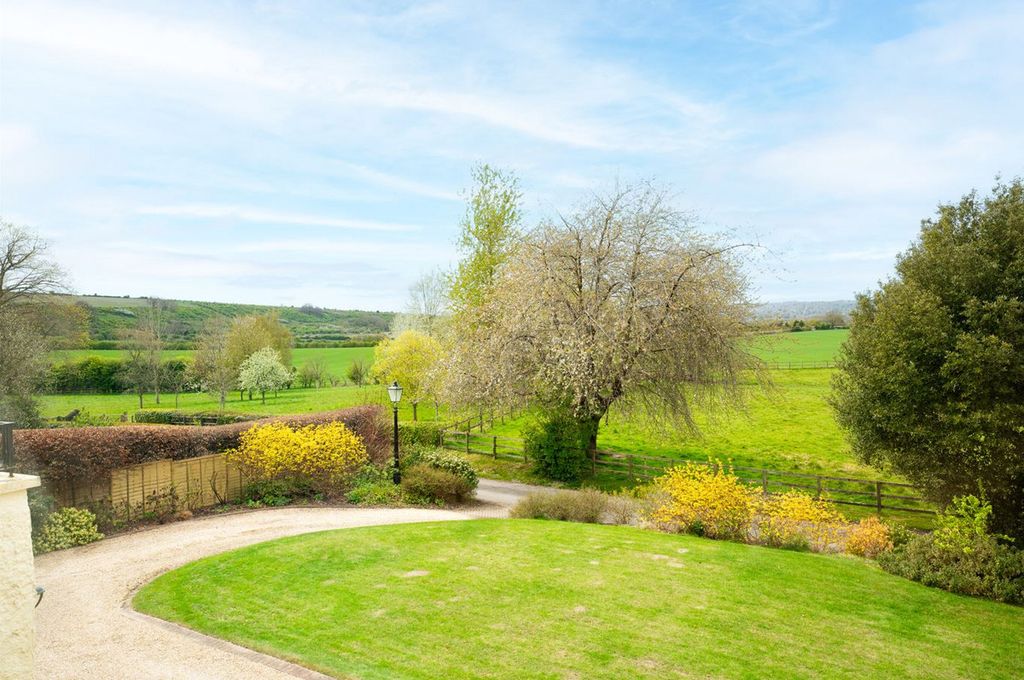 Property photo 3 of 31