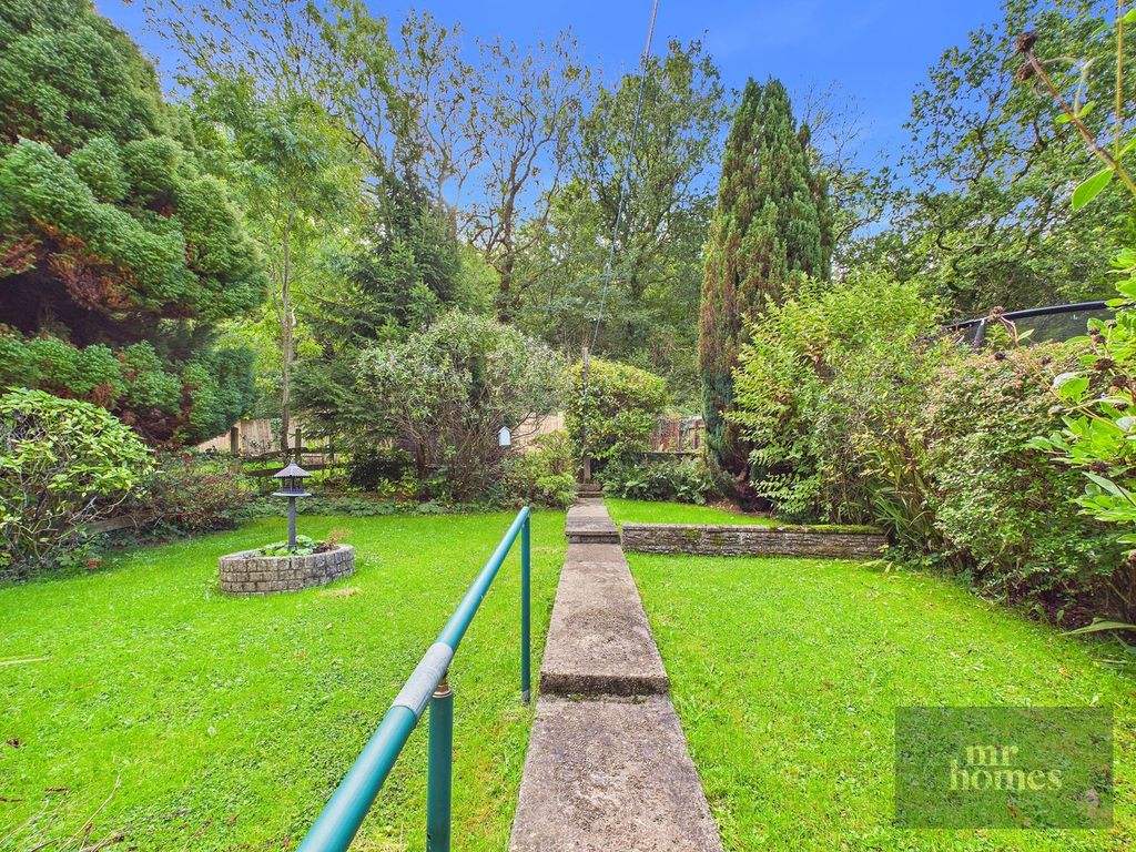 Property photo 2 of 27