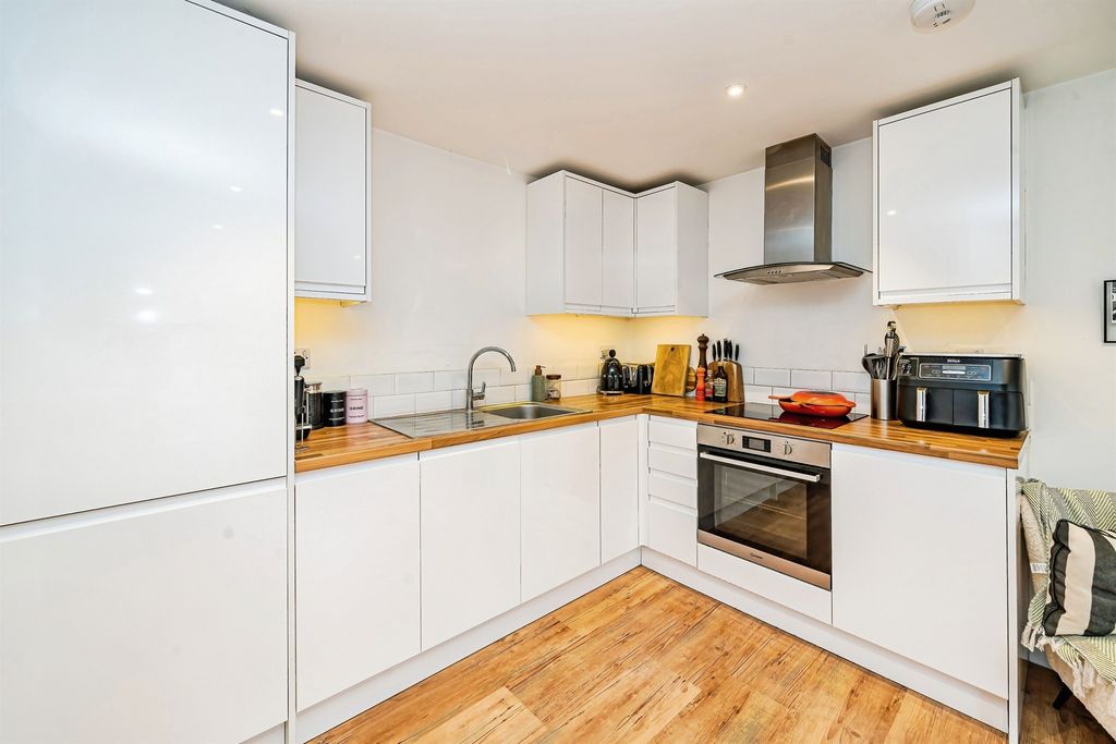 Property photo 2 of 16