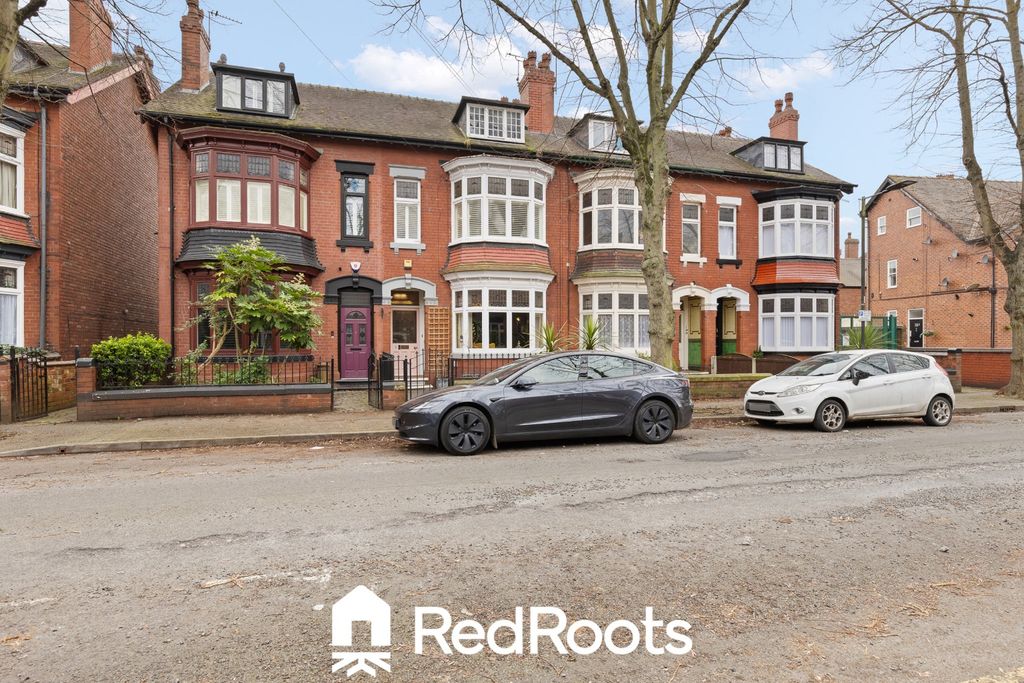 Property photo 2 of 33 4980893