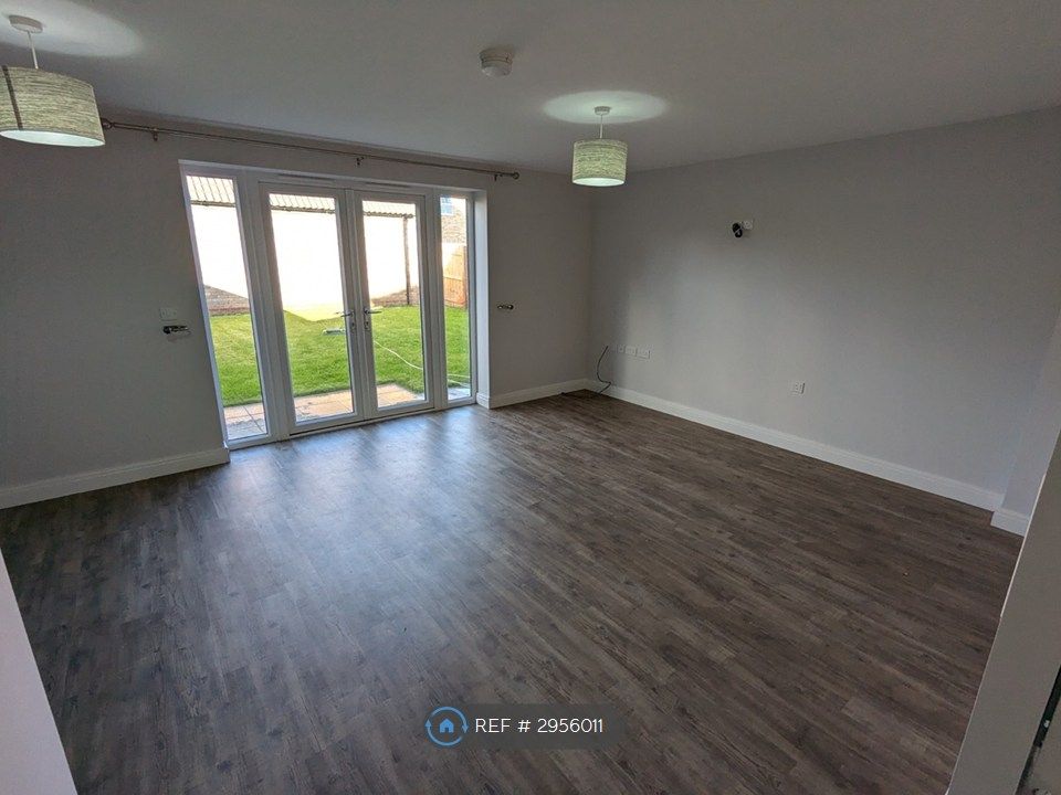 Property photo 3 of 19 Living Room
