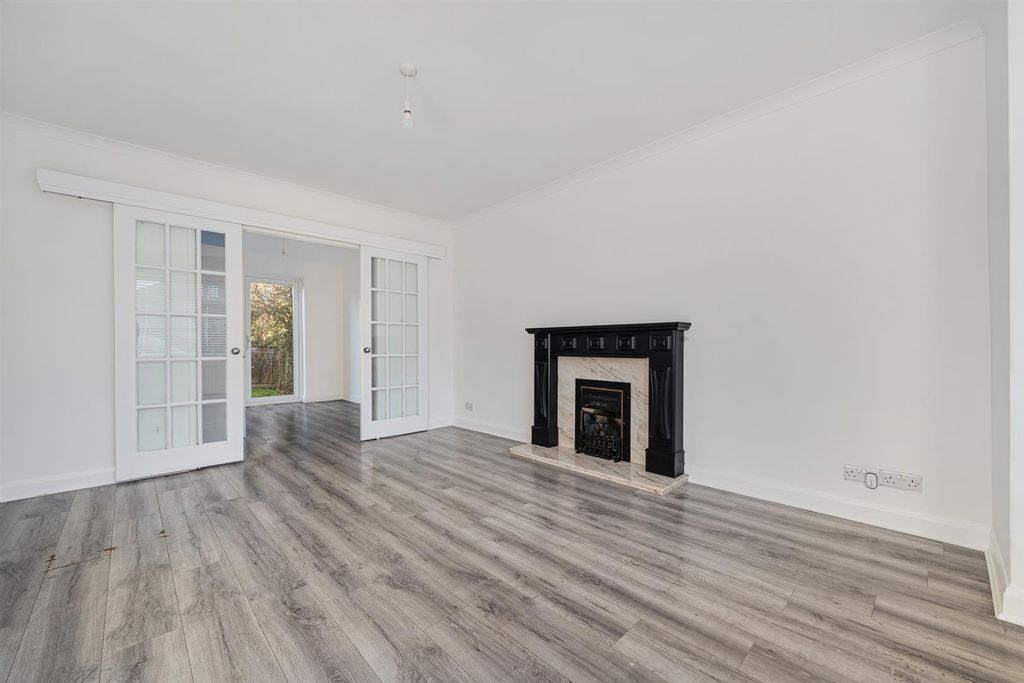 Property photo 2 of 29 Front Lounge