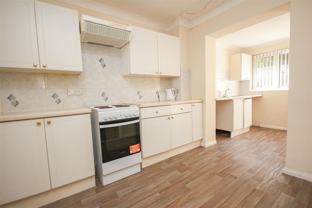 Property photo 3 of 14 Kitchen.Jpg