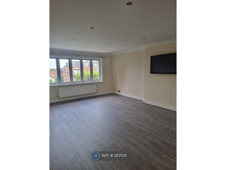 Property photo 2 of 18 Living Room