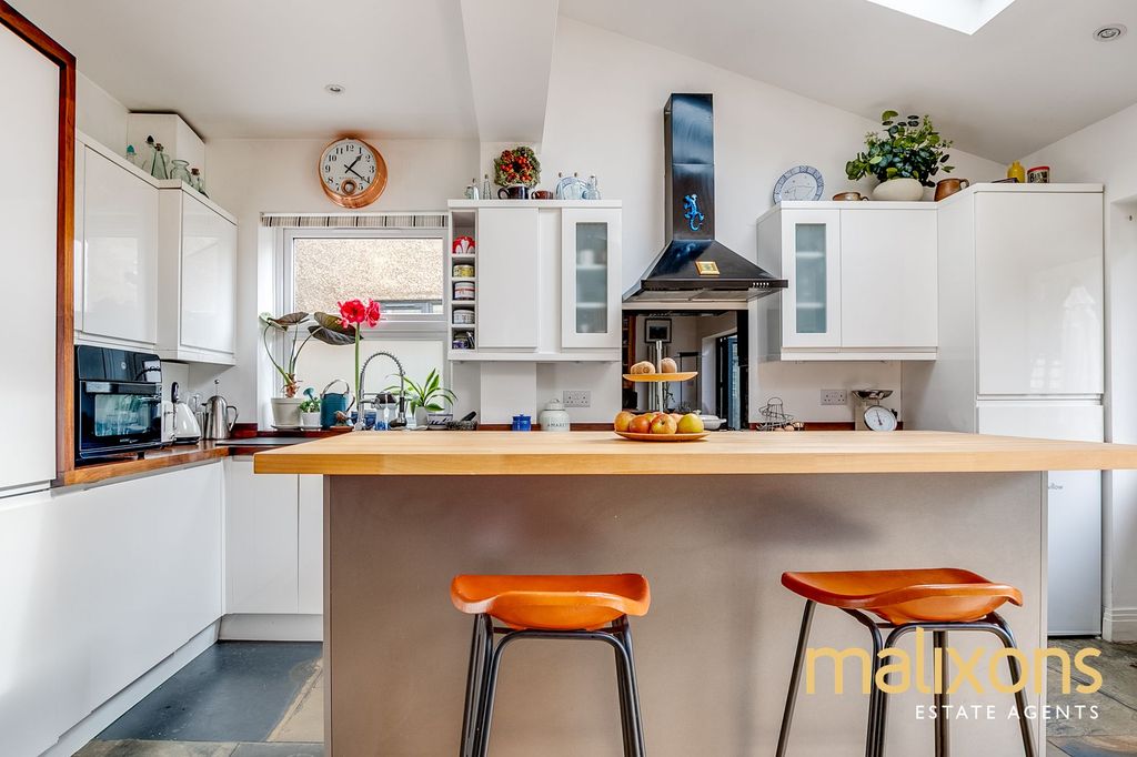 Property photo 3 of 20 Kitchen Diner 2
