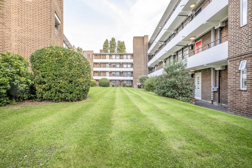 Property photo 3 of 13 4-Colman-Court-0011
