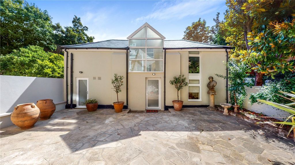 Property photo 2 of 11