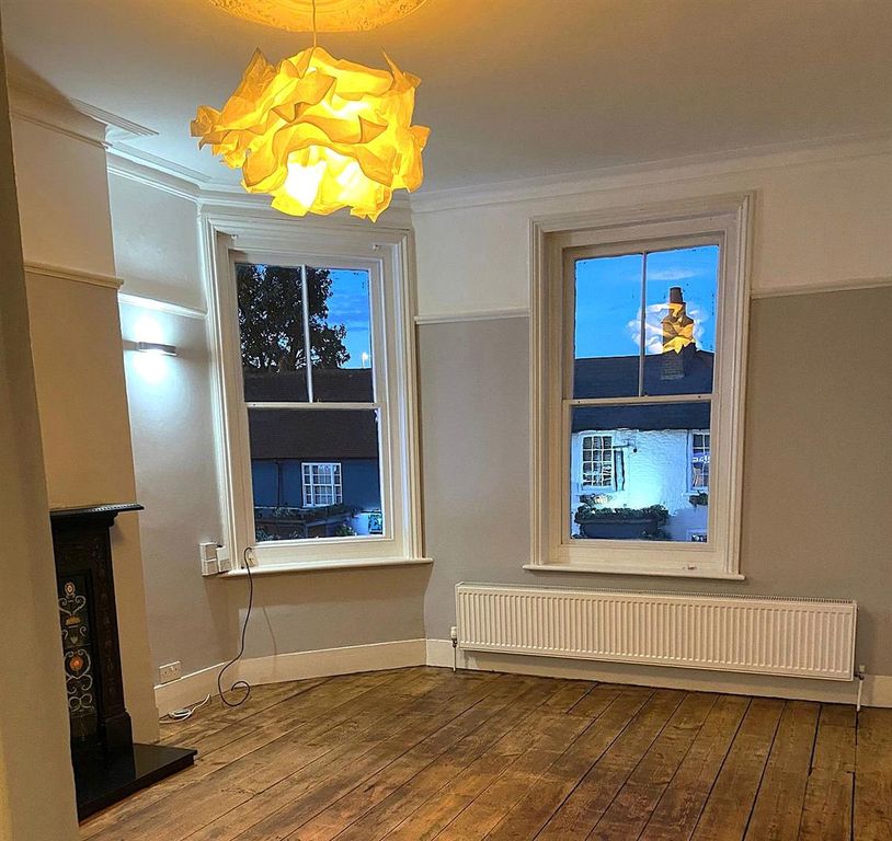 Property photo 1 of 10 Living Room