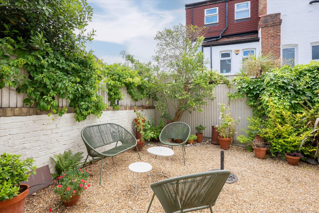Property photo 3 of 19 Image