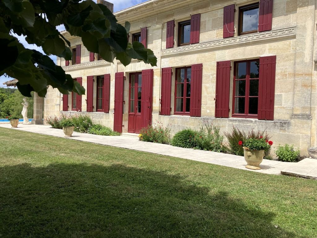 Property photo 1 of 30 House For Sale In Saint-André-De-Cubzac